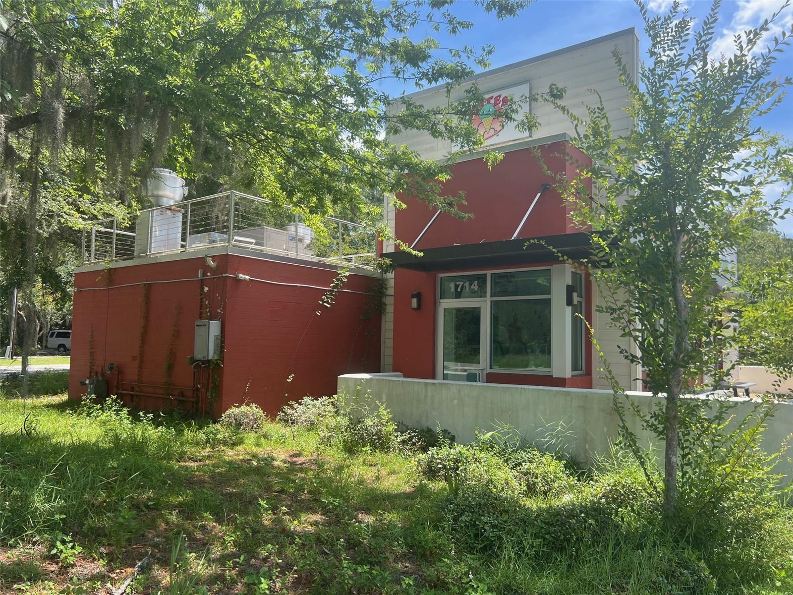 1714/1716 SE HAWTHORNE ROAD