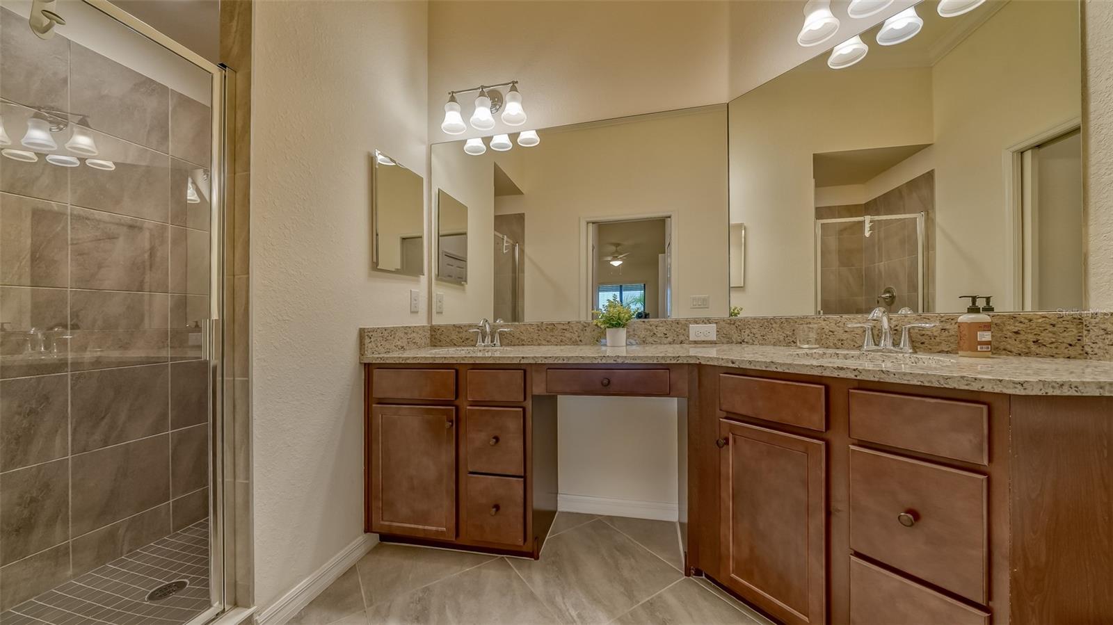 LAKEWOOD NATIONAL VERANDA IV AT PH III - Residential Lease