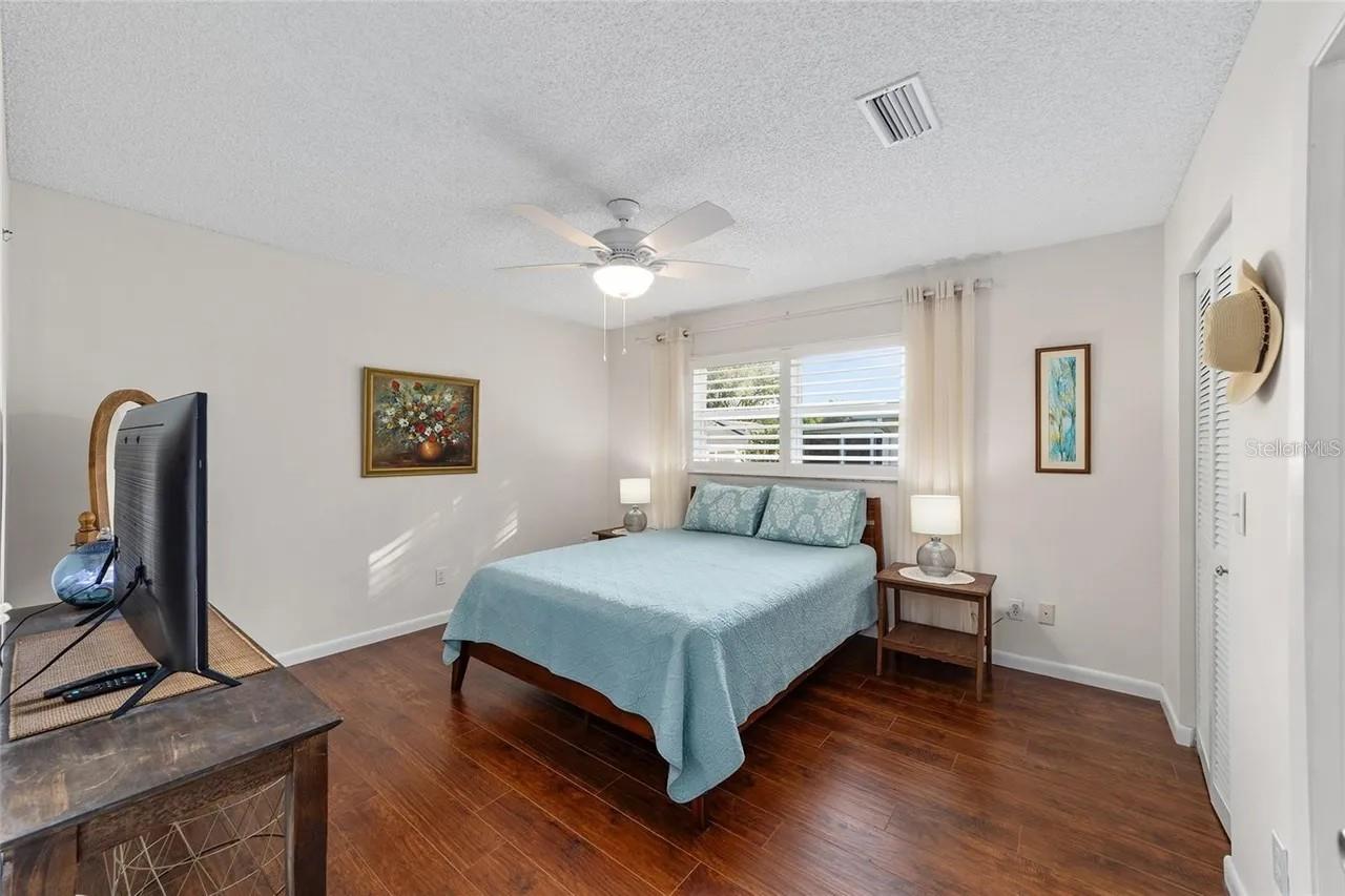 ON TOP OF THE WORLD - Residential Lease