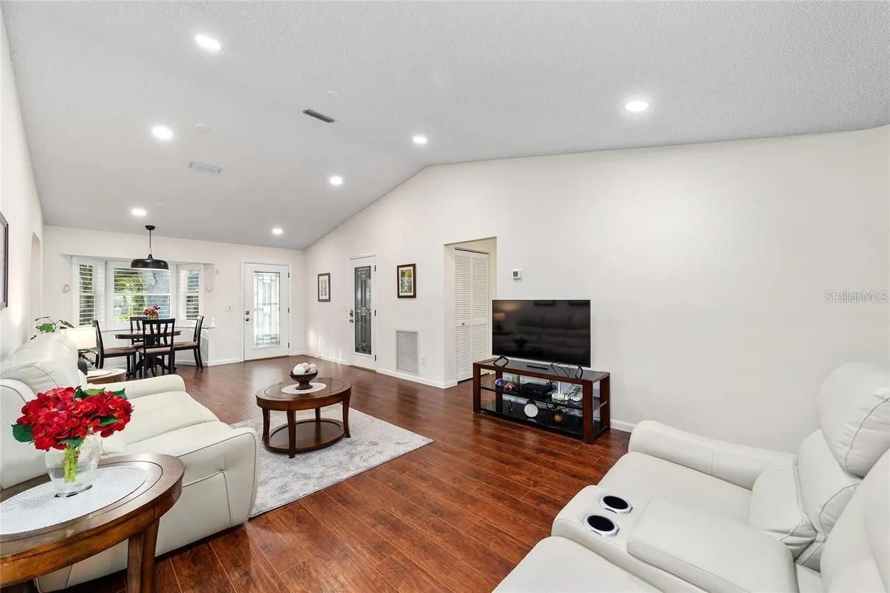 ON TOP OF THE WORLD - Residential Lease