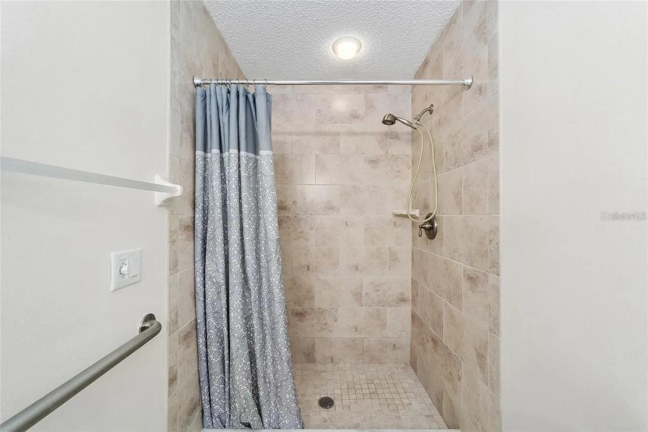 ON TOP OF THE WORLD - Residential Lease