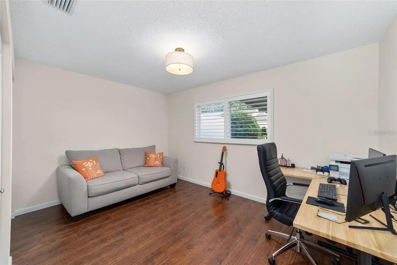 ON TOP OF THE WORLD - Residential Lease