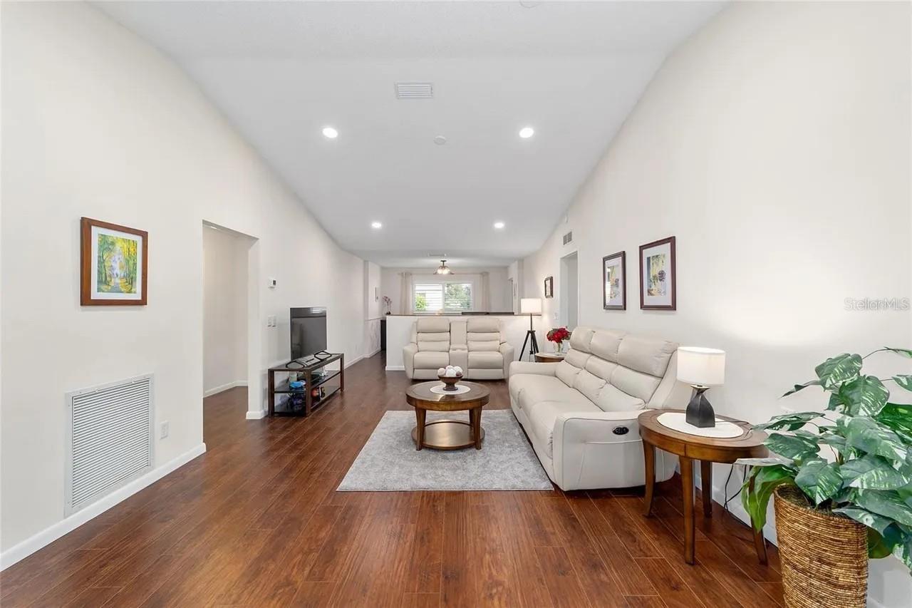 ON TOP OF THE WORLD - Residential Lease