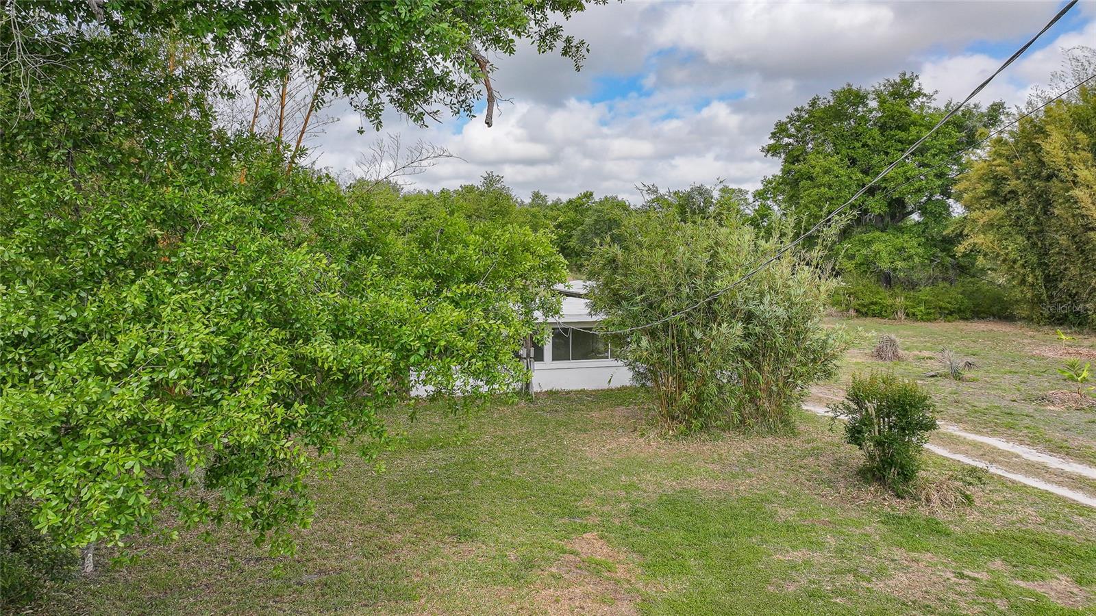 GENES LITTLE ACRES - Residential