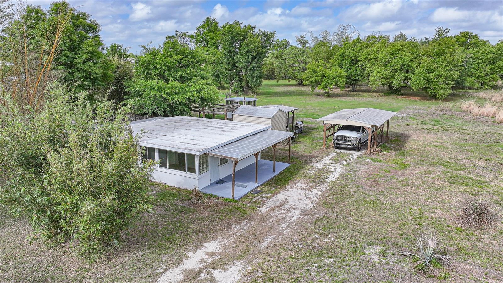 GENES LITTLE ACRES - Residential