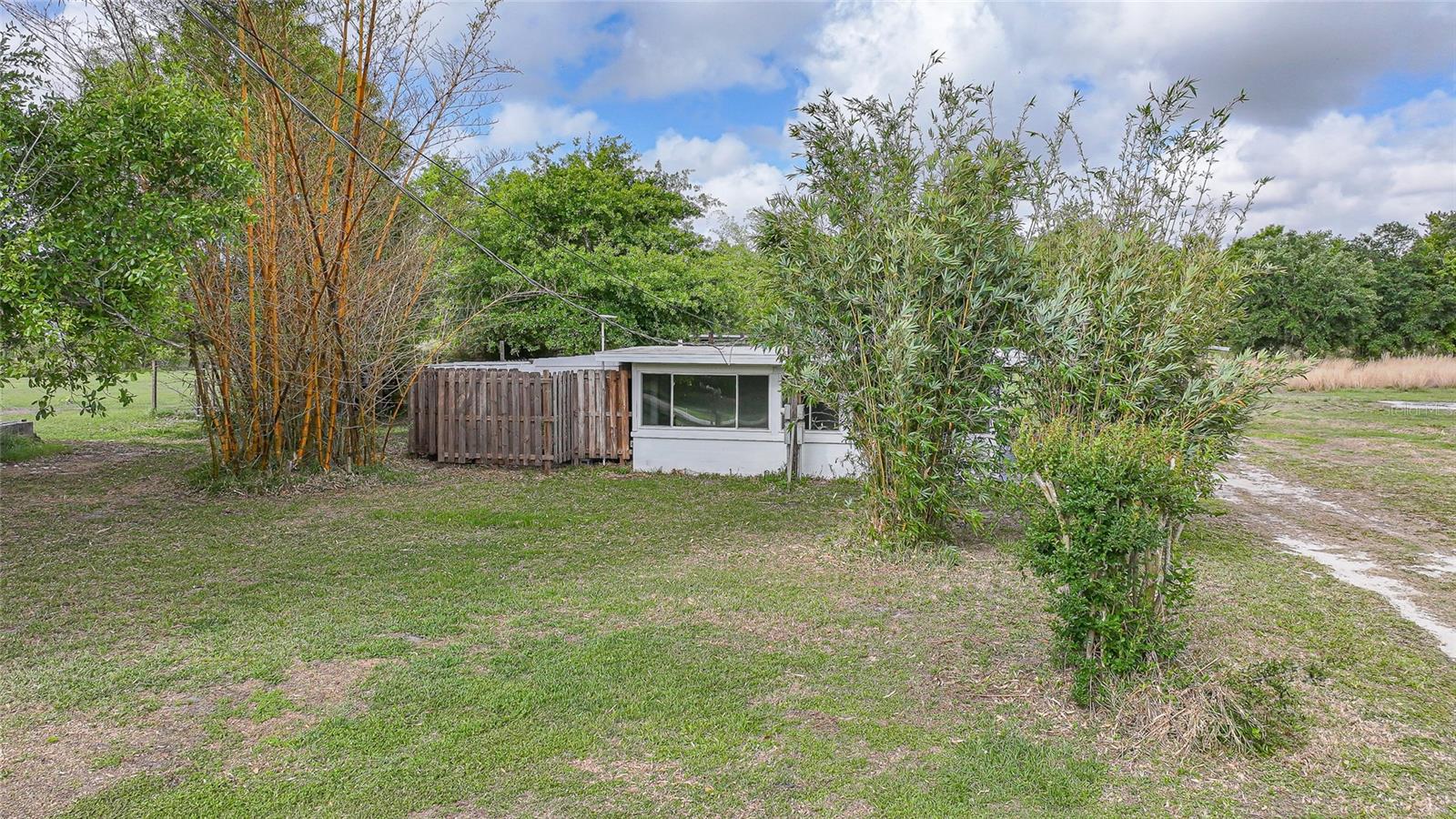 GENES LITTLE ACRES - Residential