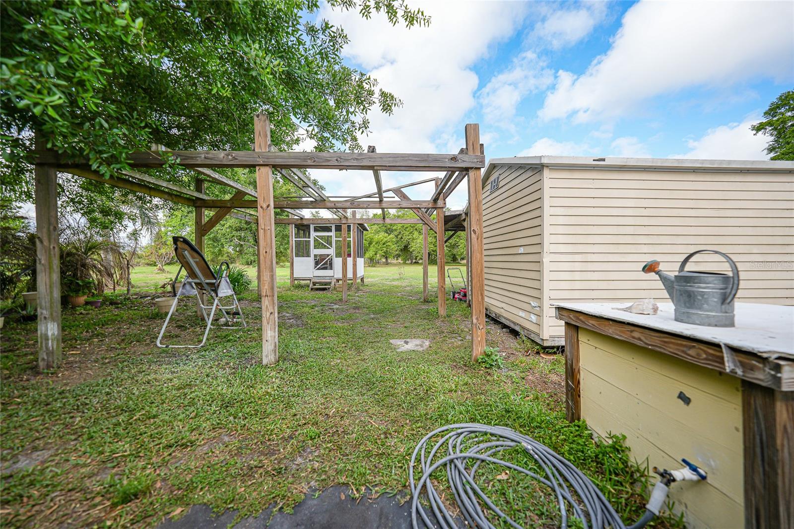 GENES LITTLE ACRES - Residential