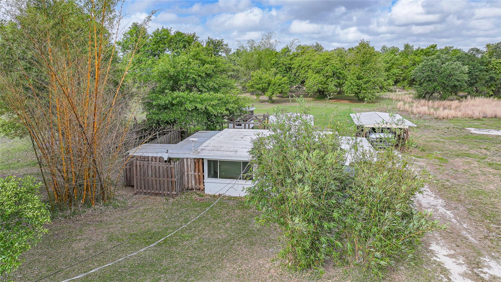 GENES LITTLE ACRES - Residential