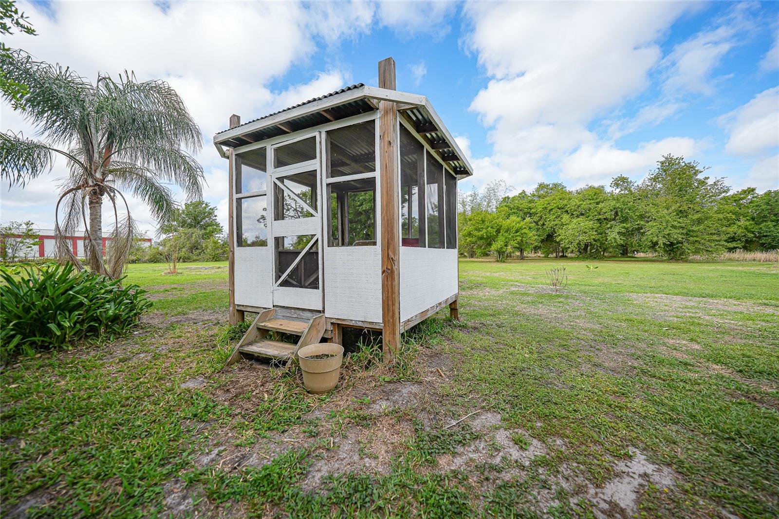 GENES LITTLE ACRES - Residential