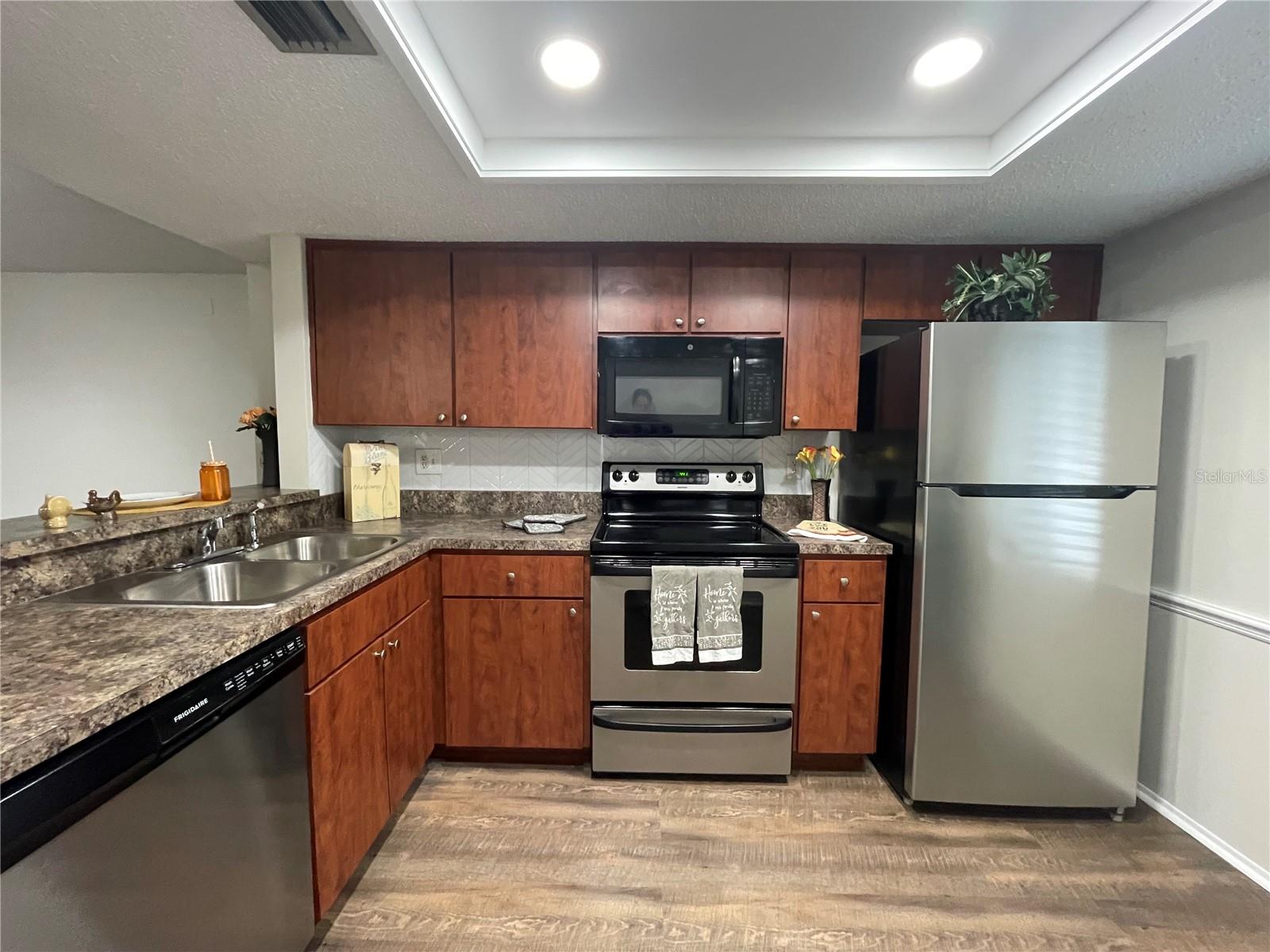 EAST LAKE WOODLANDS CYPRESS ESTATES - Residential Lease