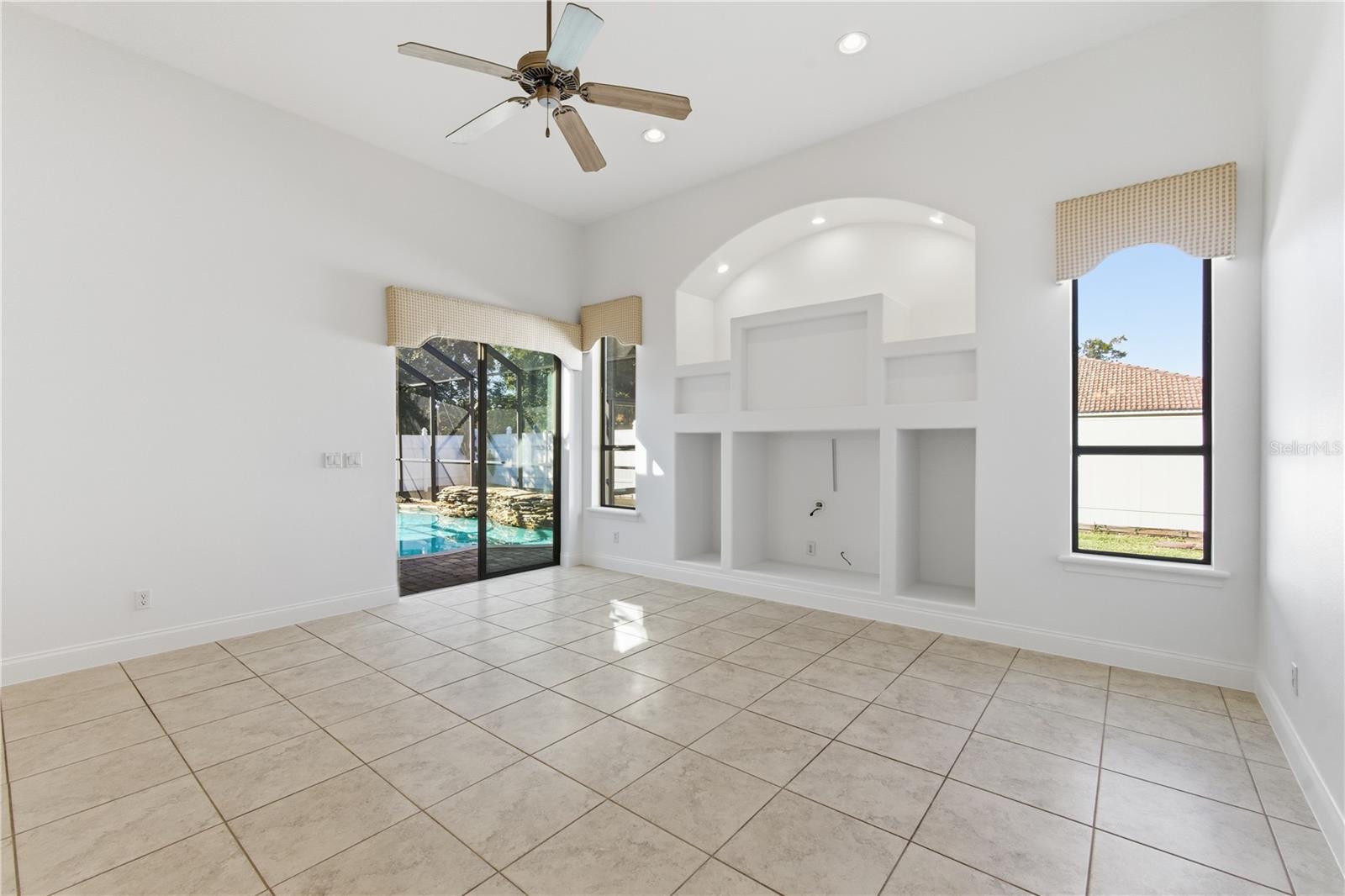 PINE LAKES - Residential