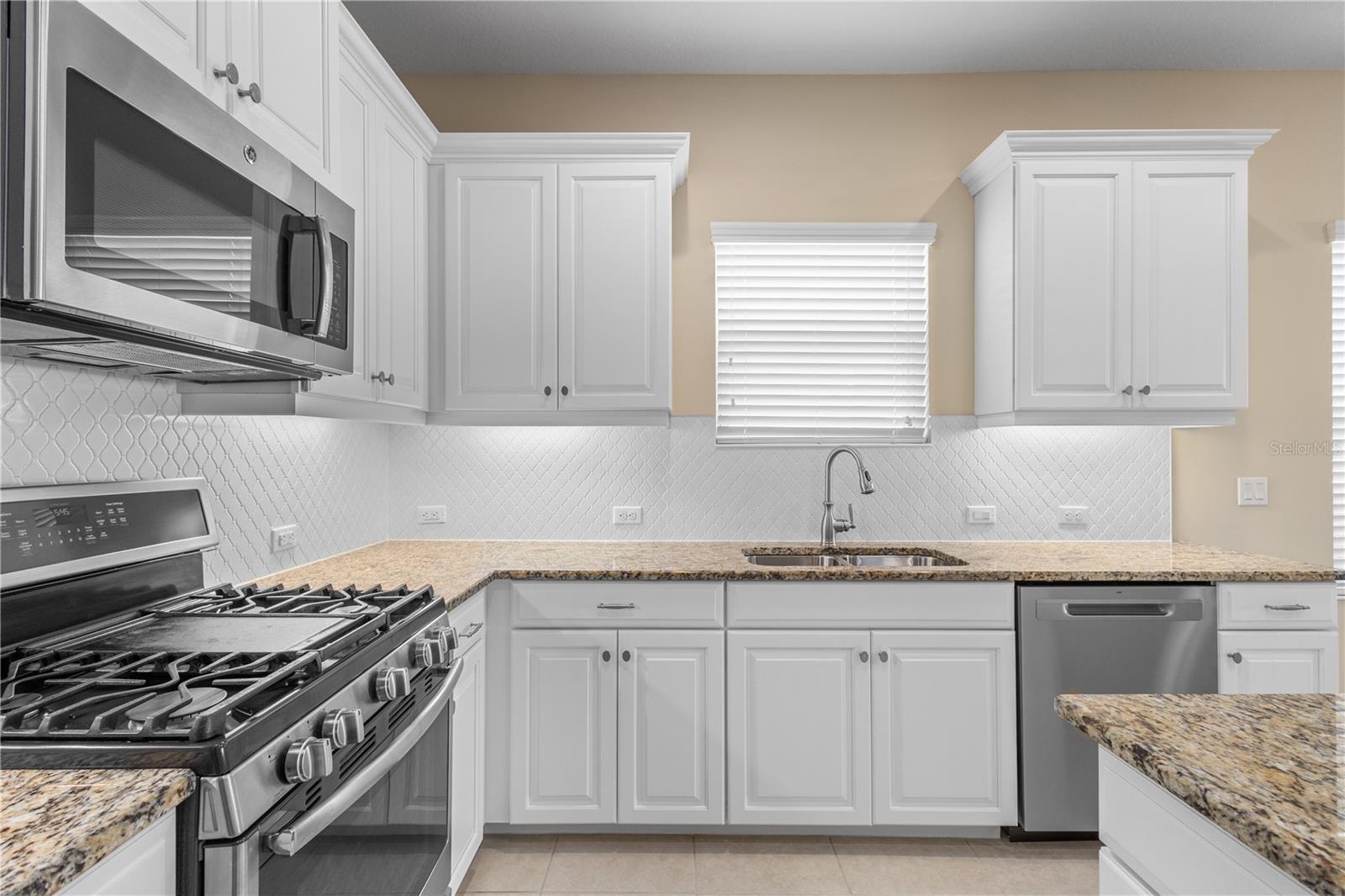 MAGNOLIA POINT - Residential