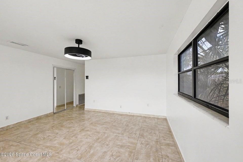 2292 LAKEVIEW DRIVE