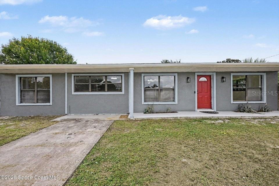Photo of 2292 Lakeview Drive, Melbourne, FL 32935 (MLS # O6428749)