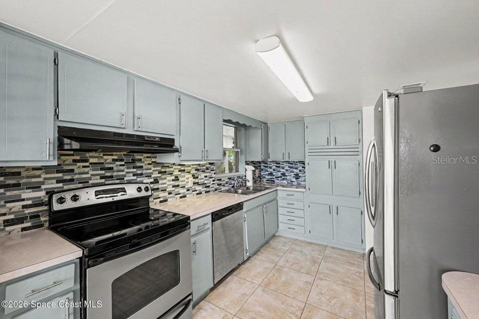 2292 LAKEVIEW DRIVE