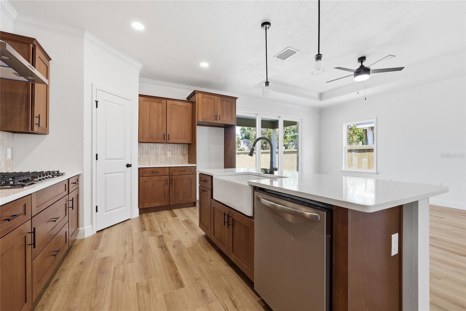 GRAND OAKS - Residential