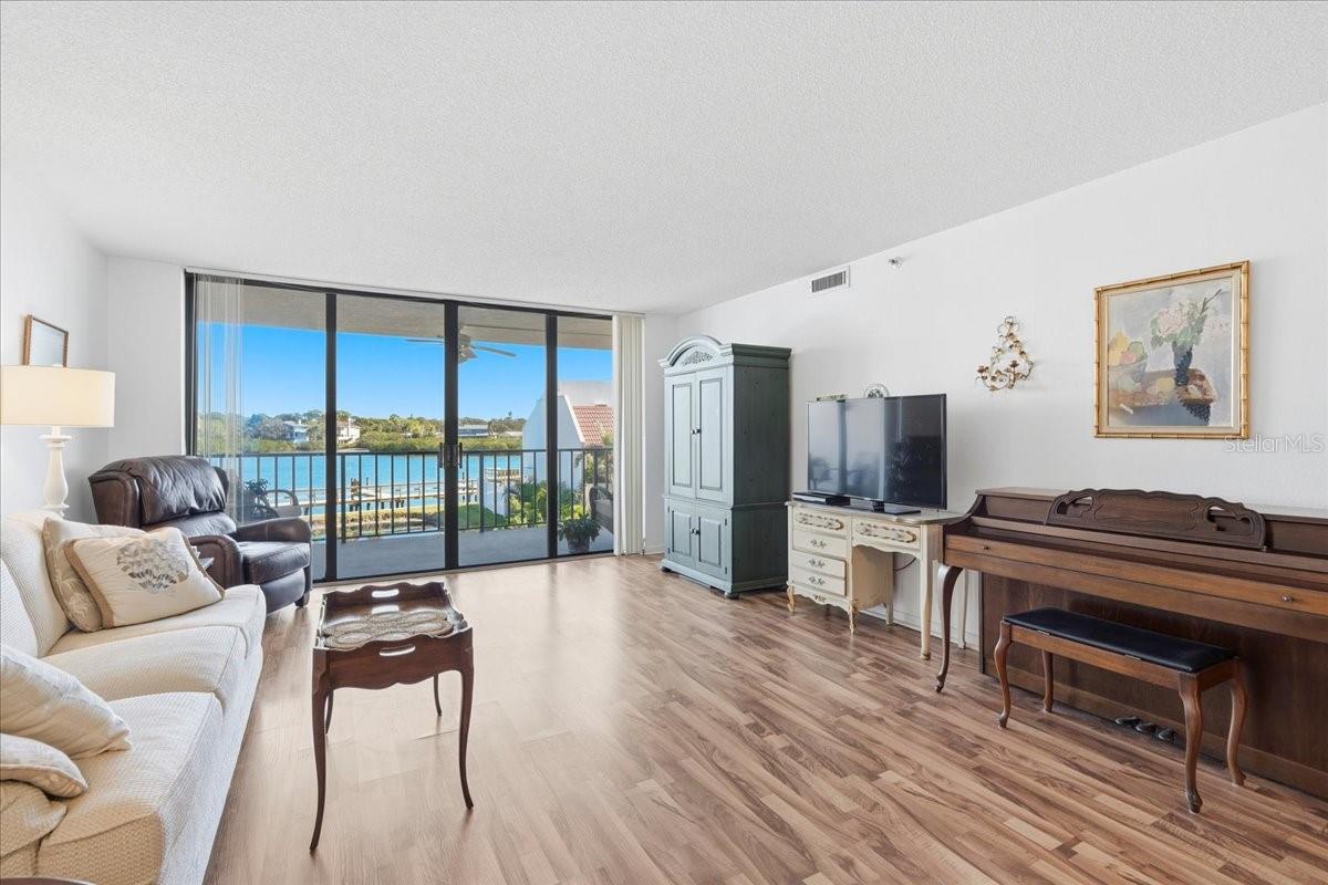 VISTA BAY CONDO I PH I - Residential