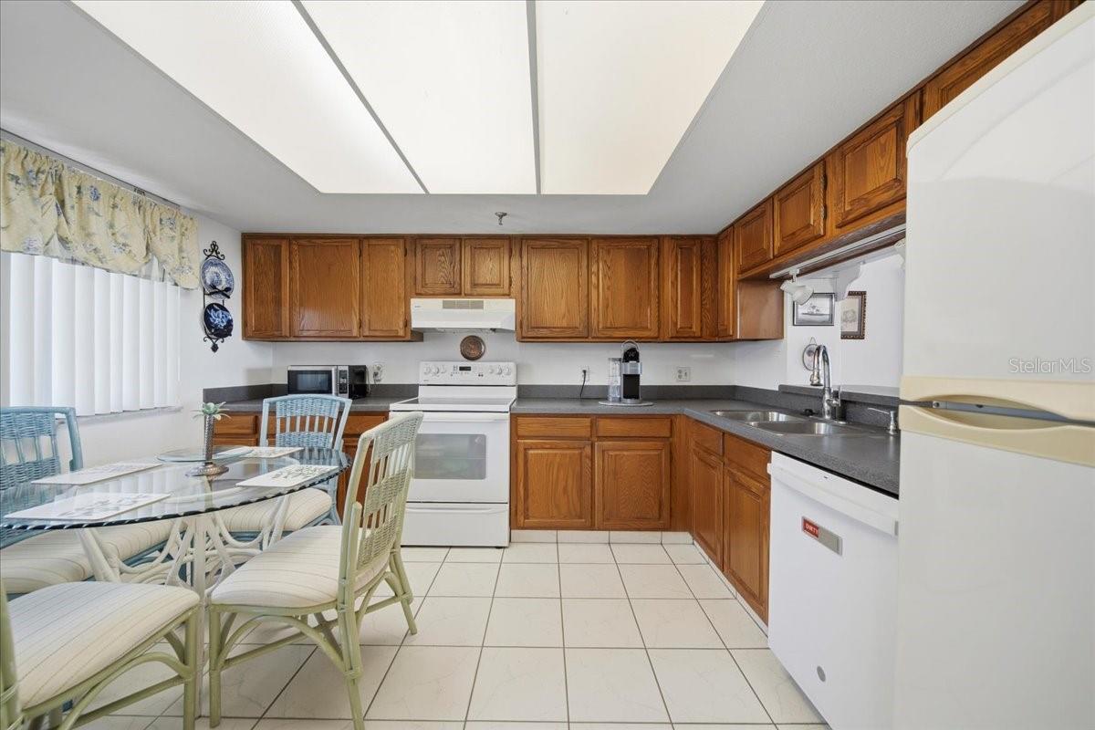 VISTA BAY CONDO I PH I - Residential