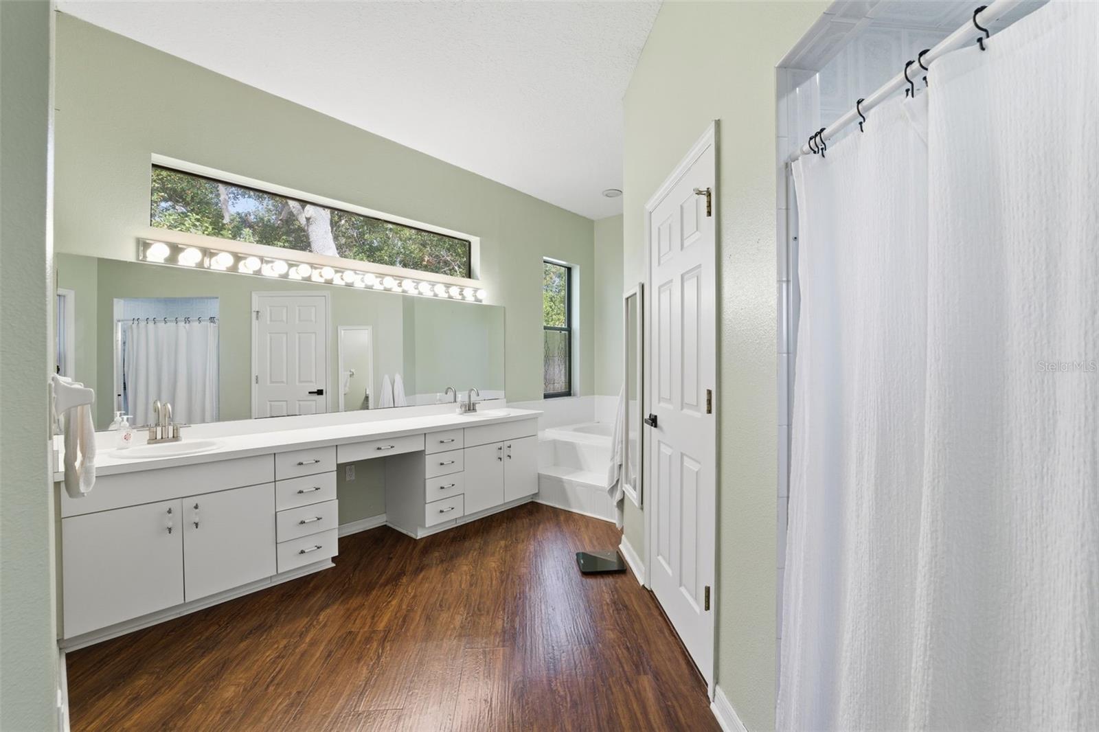 GLEN LAKES - Residential