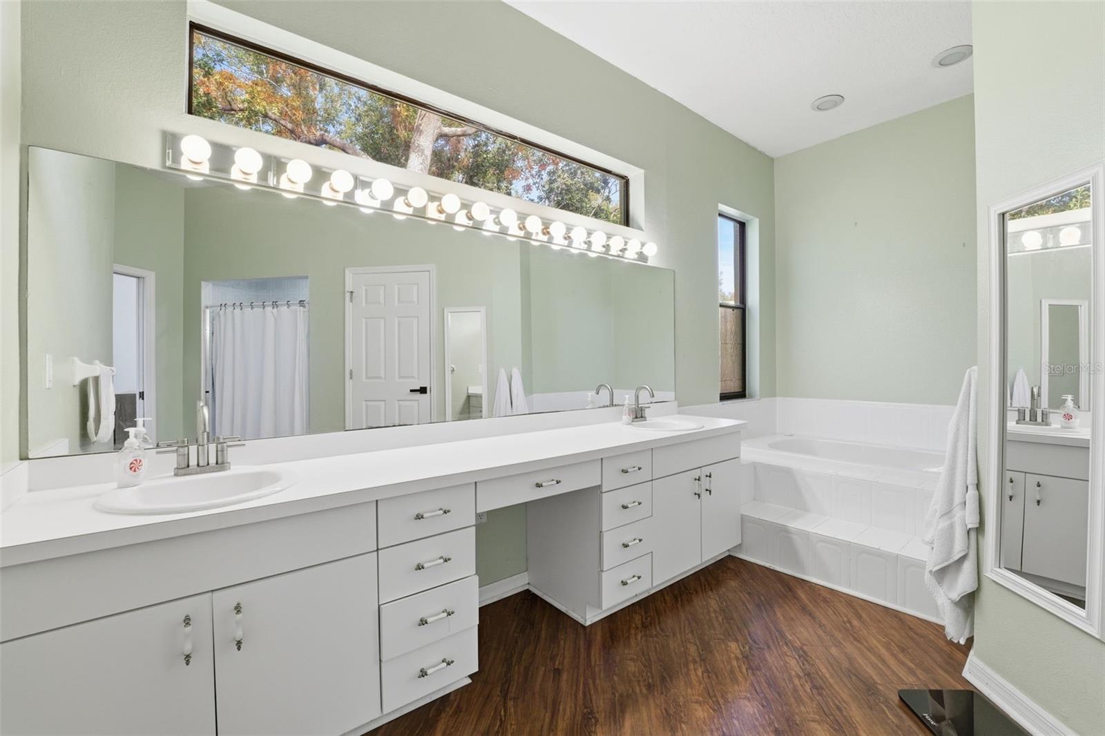 GLEN LAKES - Residential