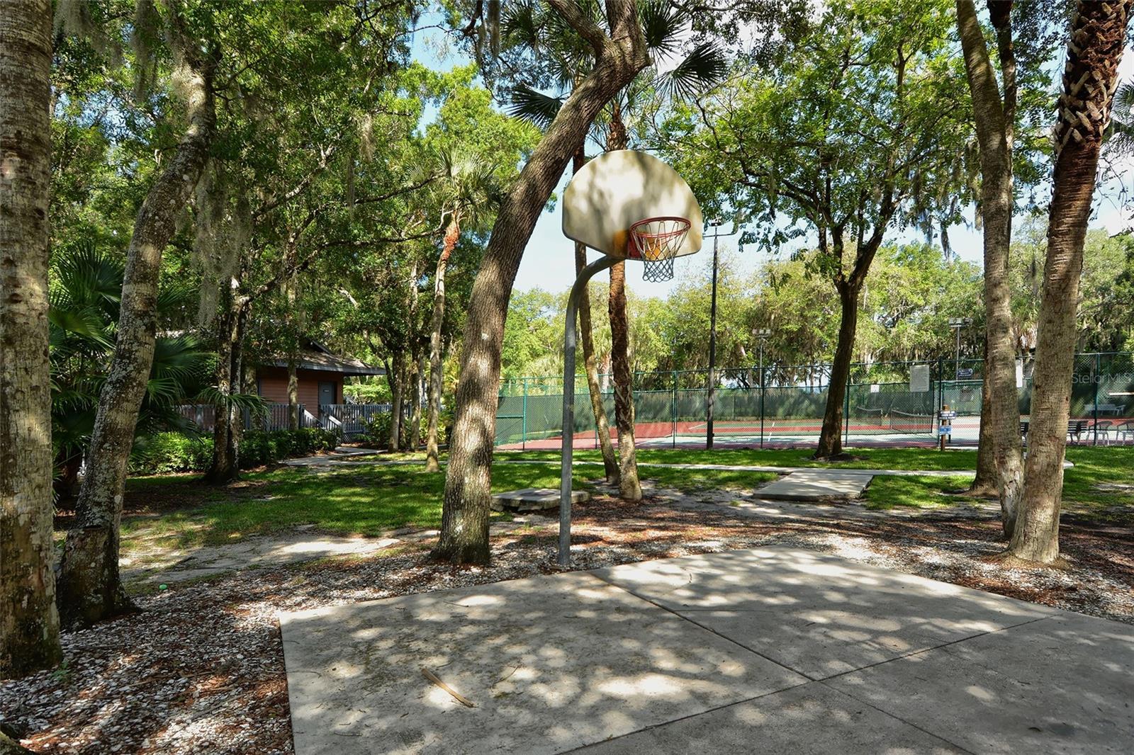 LAKES ESTATES THE - Residential