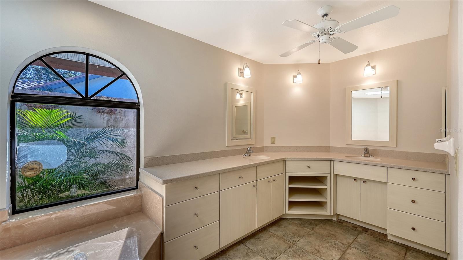 LAKES ESTATES THE - Residential