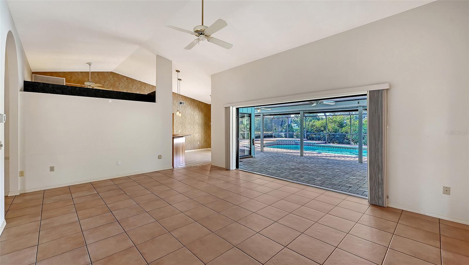 LAKES ESTATES THE - Residential