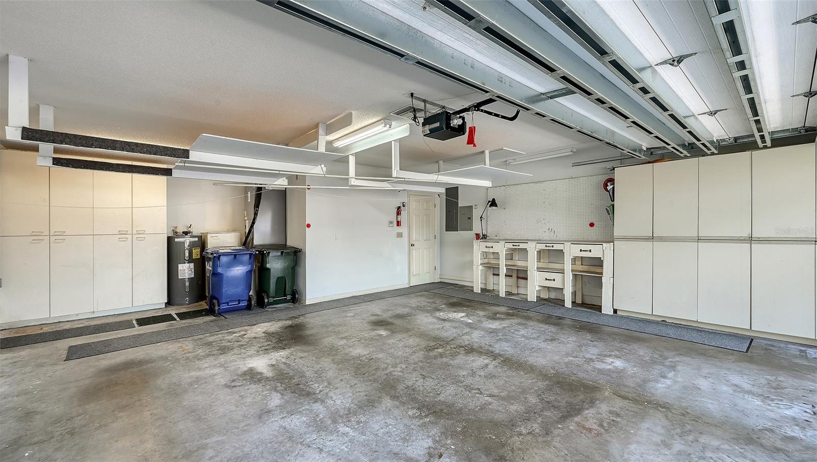 LAKES ESTATES THE - Residential