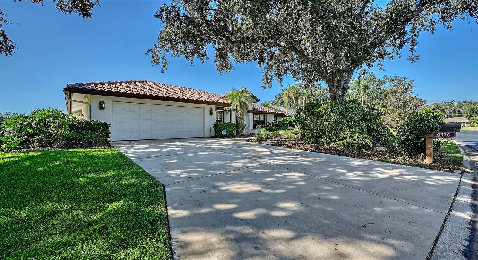 LAKES ESTATES THE - Residential