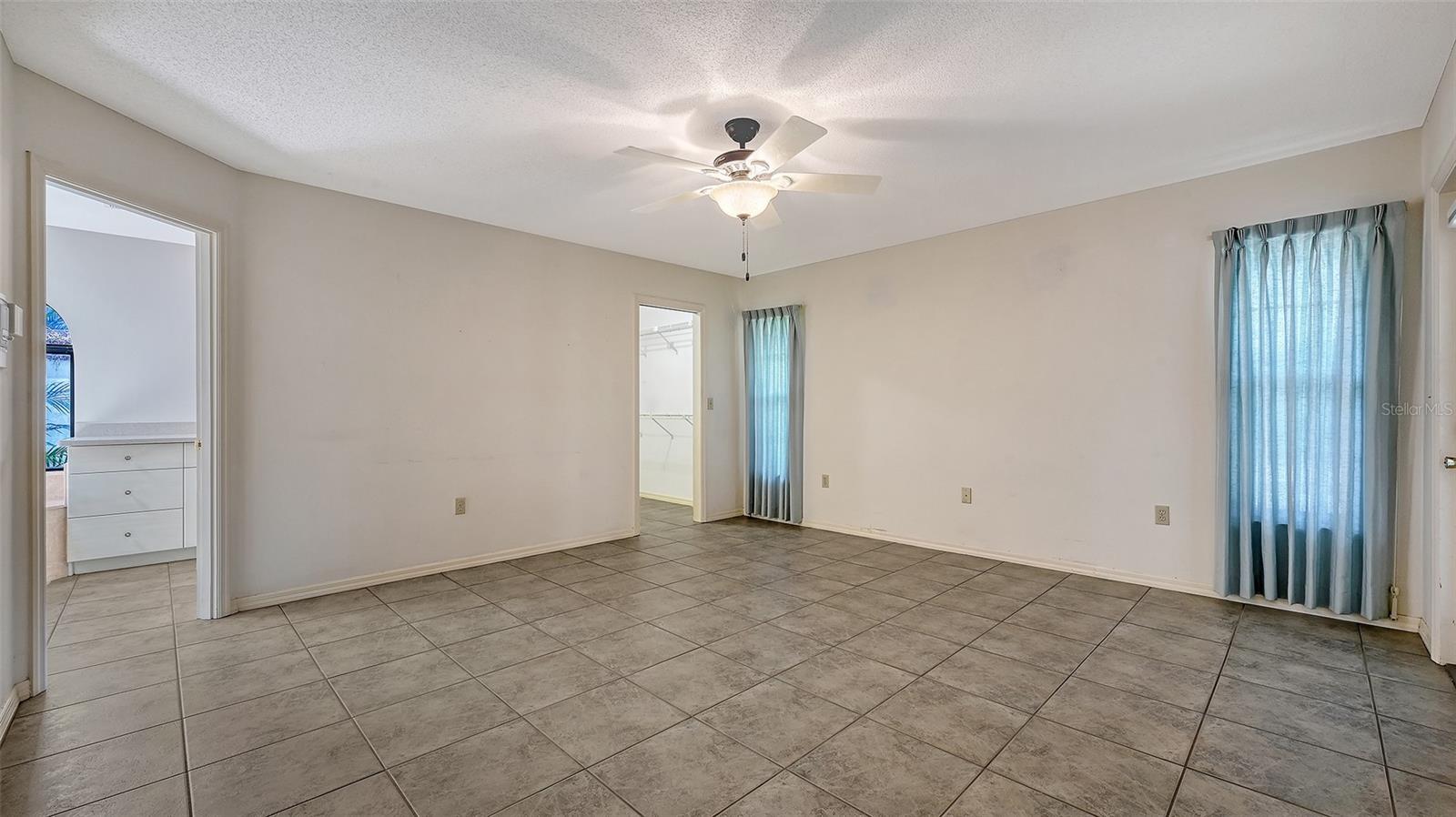 LAKES ESTATES THE - Residential