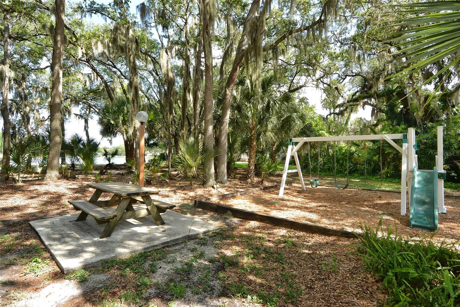 LAKES ESTATES THE - Residential