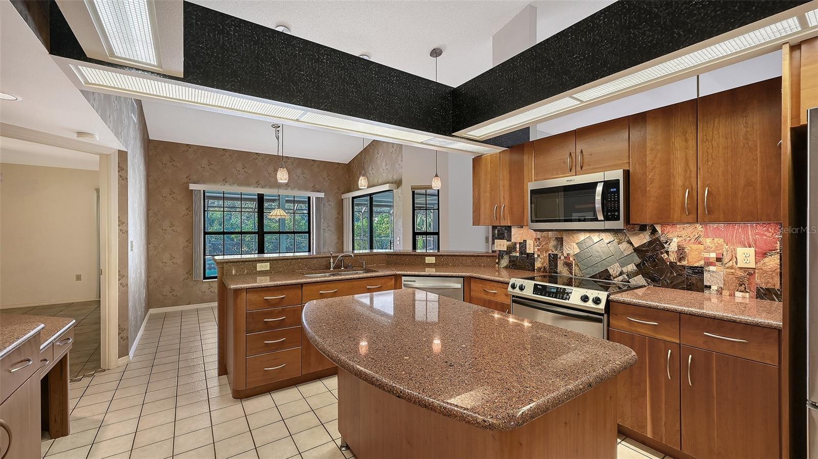 LAKES ESTATES THE - Residential