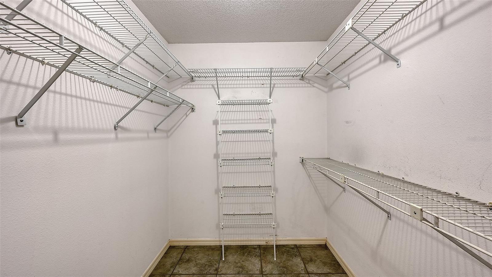 LAKES ESTATES THE - Residential