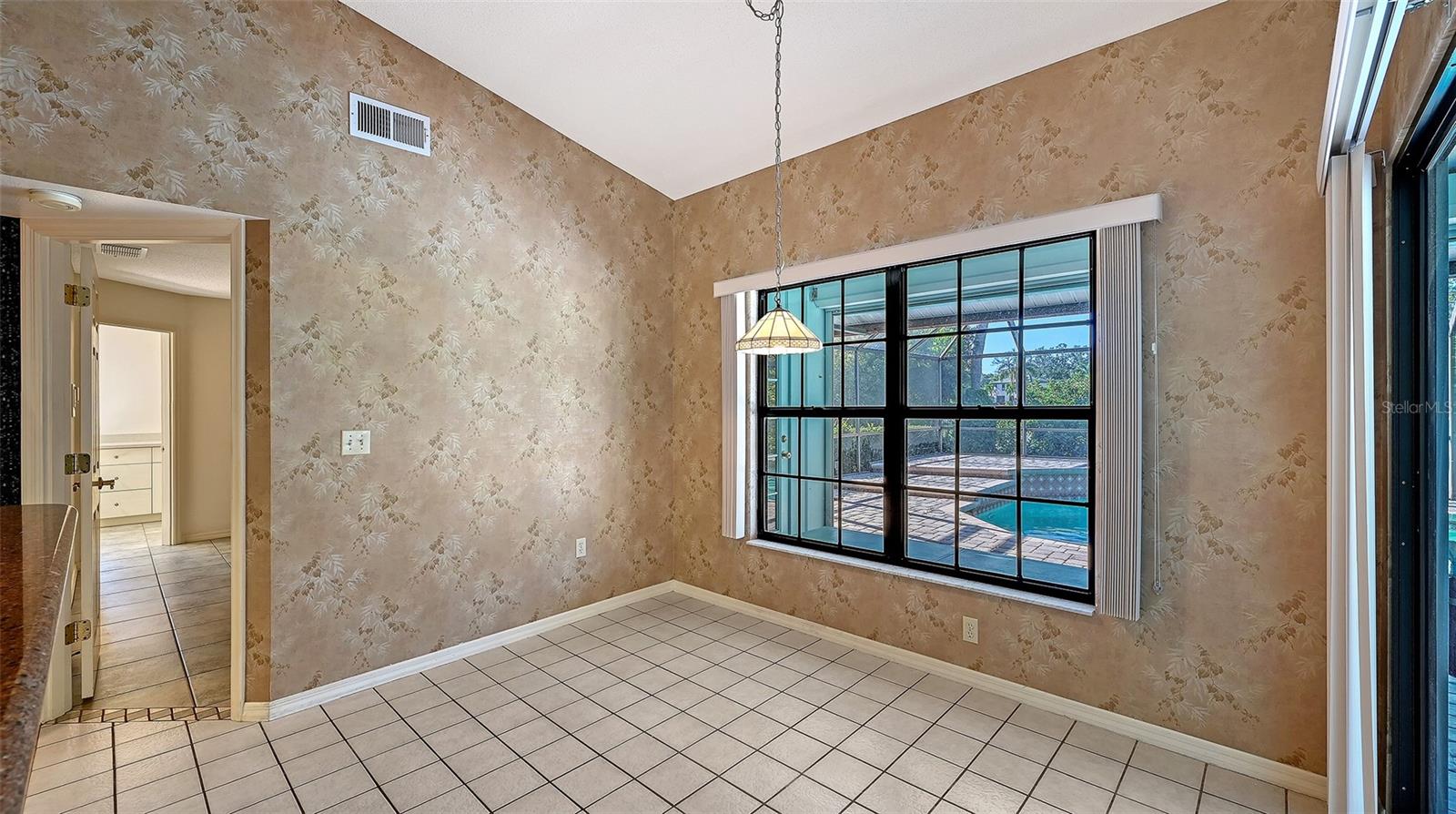 LAKES ESTATES THE - Residential