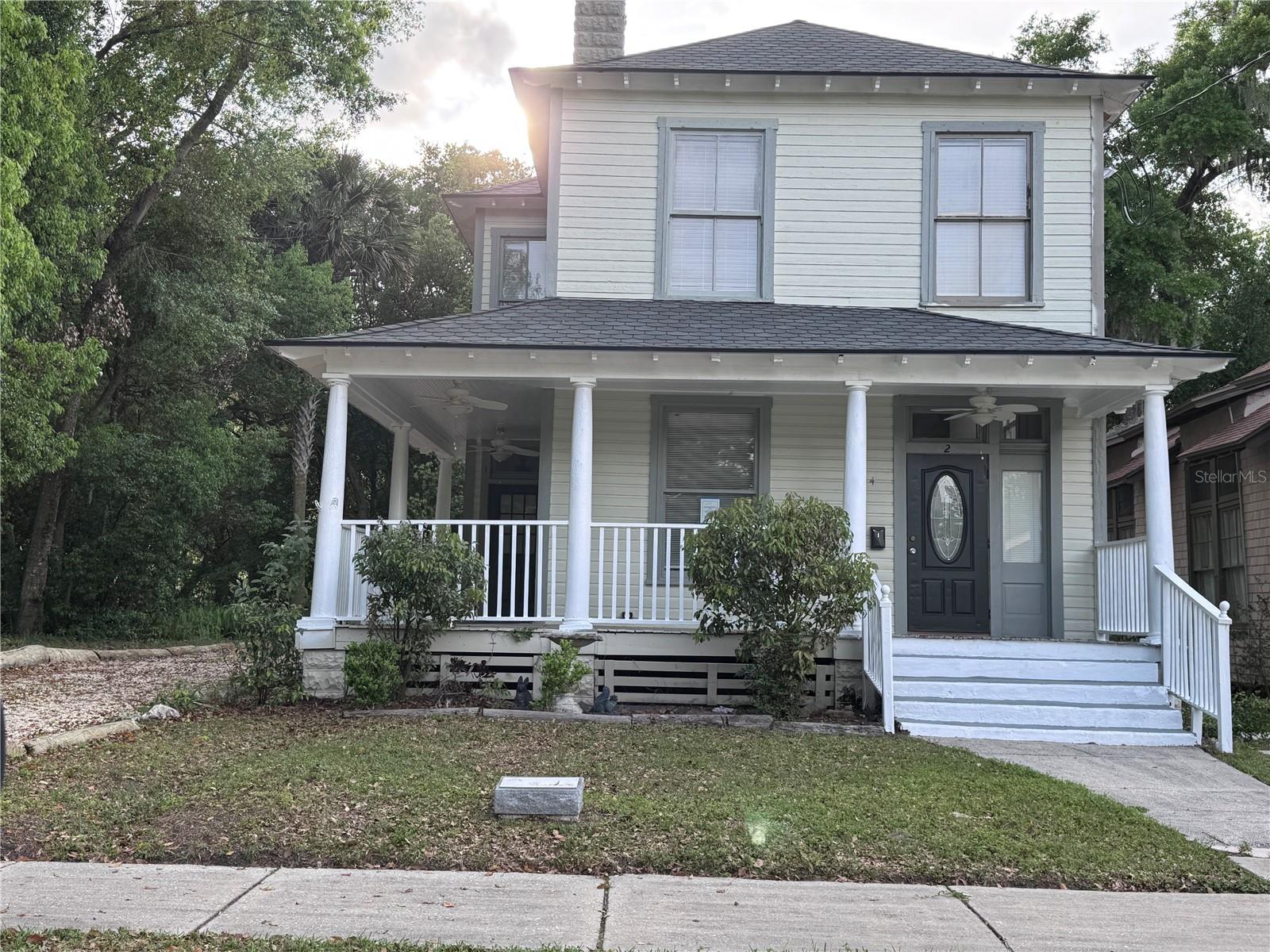 Rent this Downtown Ocala unit and enjoy a location in walking distance to Tuscawilla Park, Downtown Square and Bus routes. Each 2/2 unit has its own kitchen and 2 baths and have window A/C & Heat units, on site indoor Laundry room (Shared) and private exterior storage shed. The rental includes off street parking for up to 2 cars.