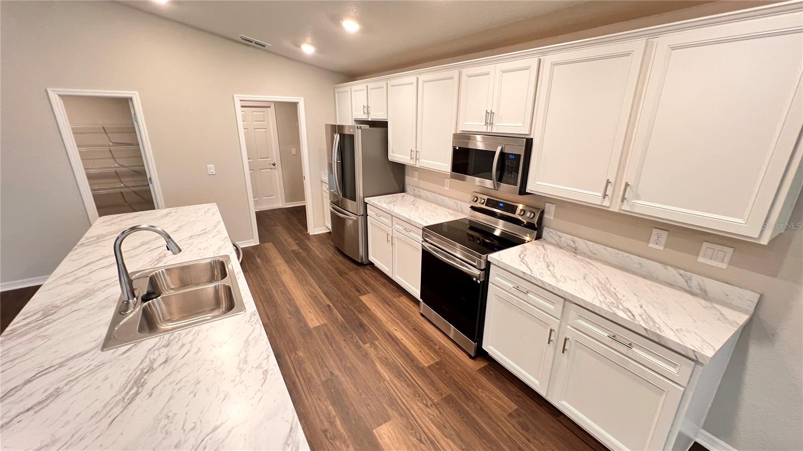 ASTONIA-PH 2 & 3 - Residential Lease