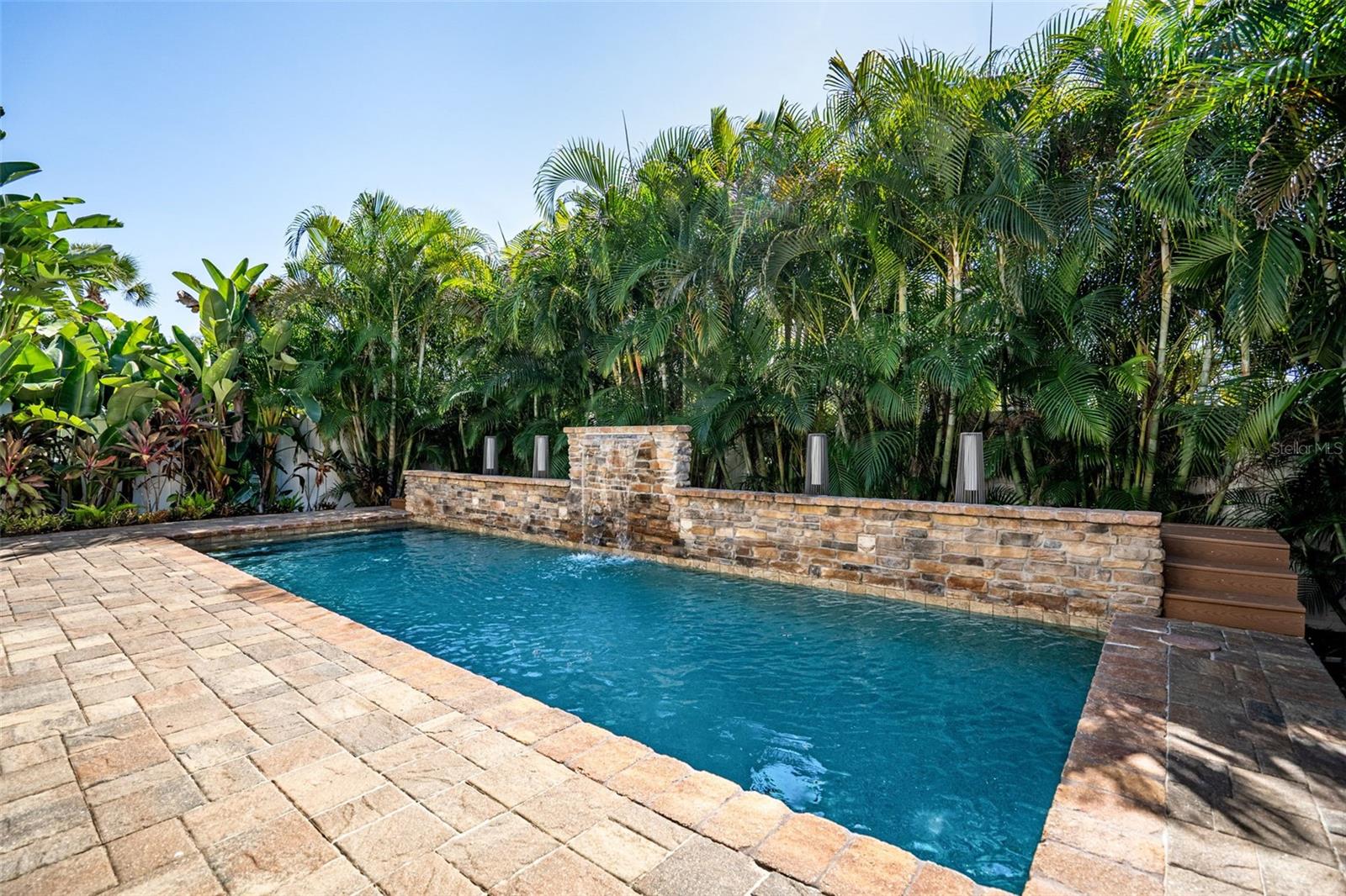 HOMECROFT - Residential