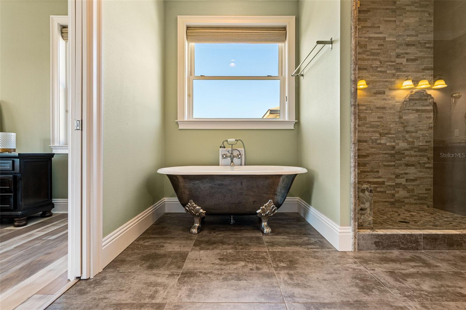 HOMECROFT - Residential