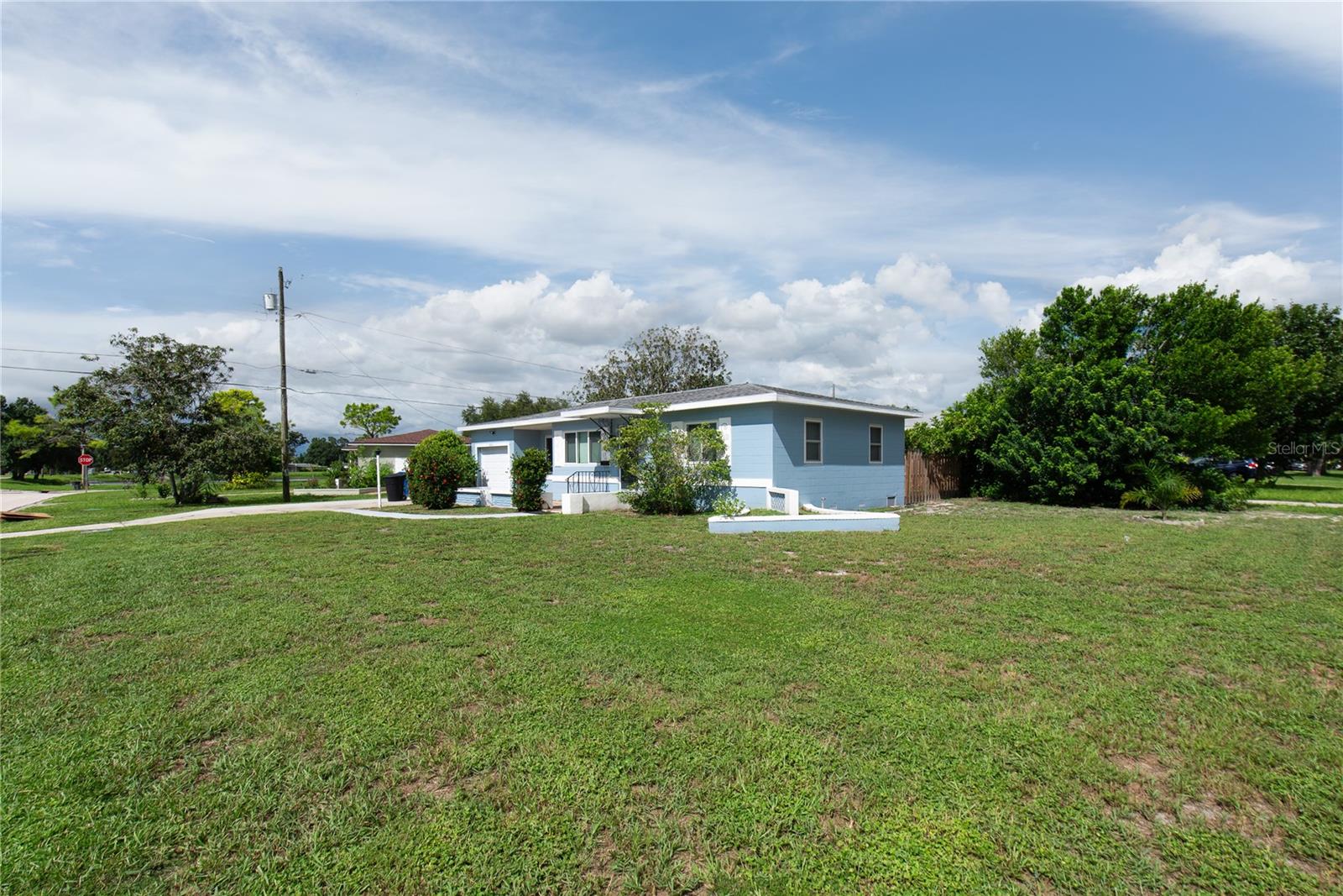 2501 LESLEE LAKE DRIVE N