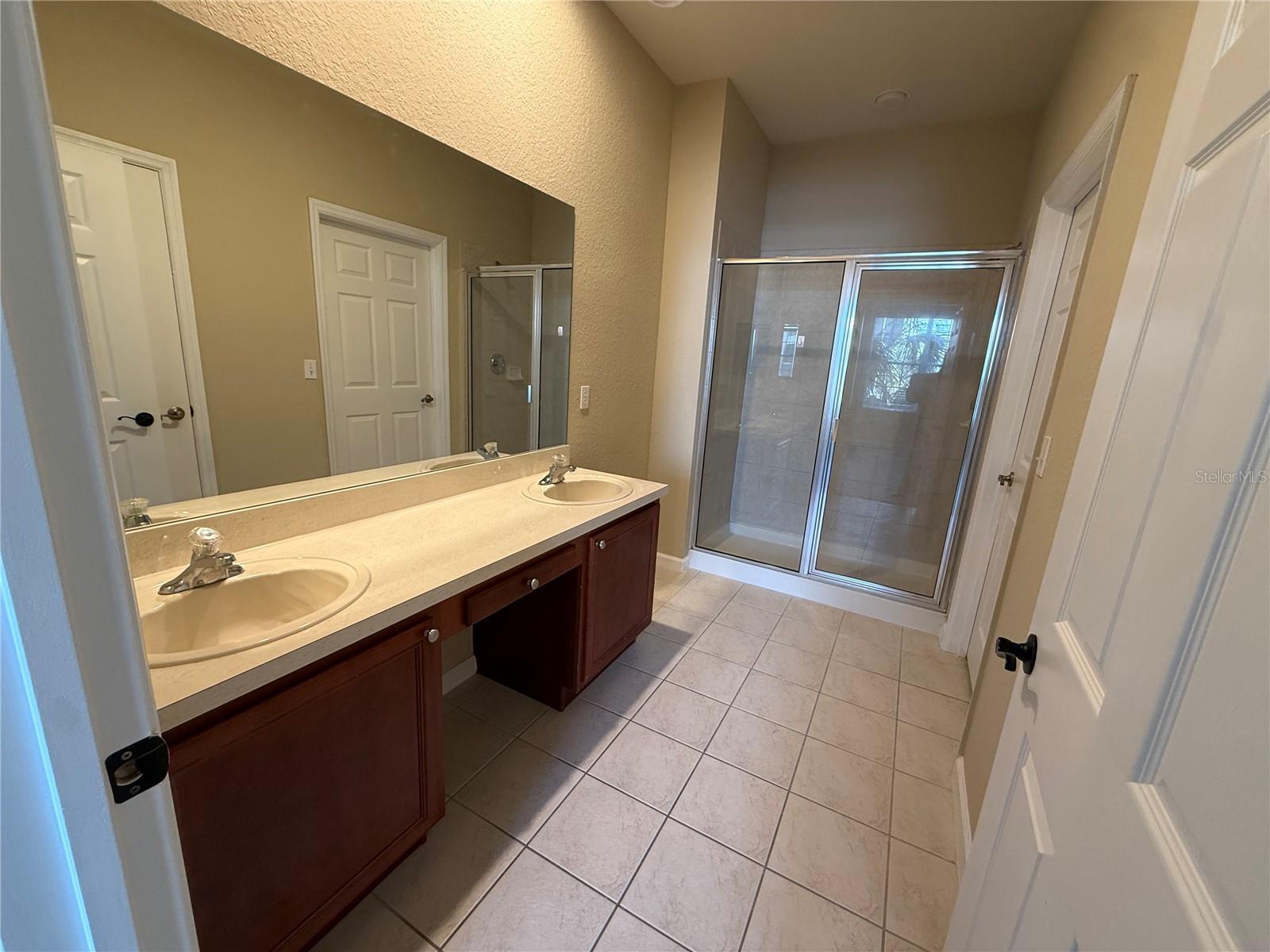 FLORA RIDGE CONDO PH 10 BLDG 4 - Residential