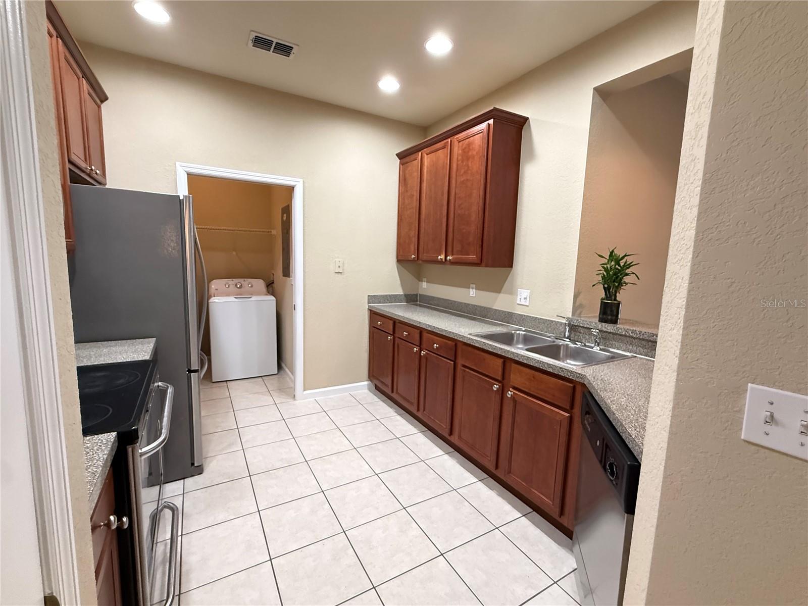 FLORA RIDGE CONDO PH 10 BLDG 4 - Residential