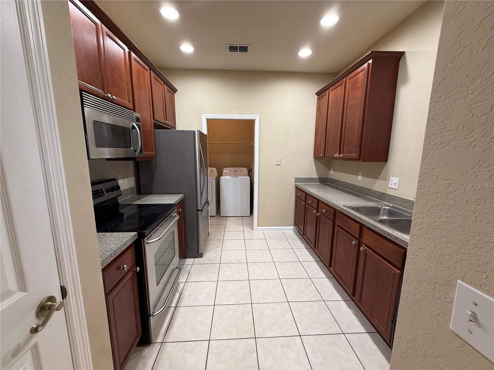 FLORA RIDGE CONDO PH 10 BLDG 4 - Residential