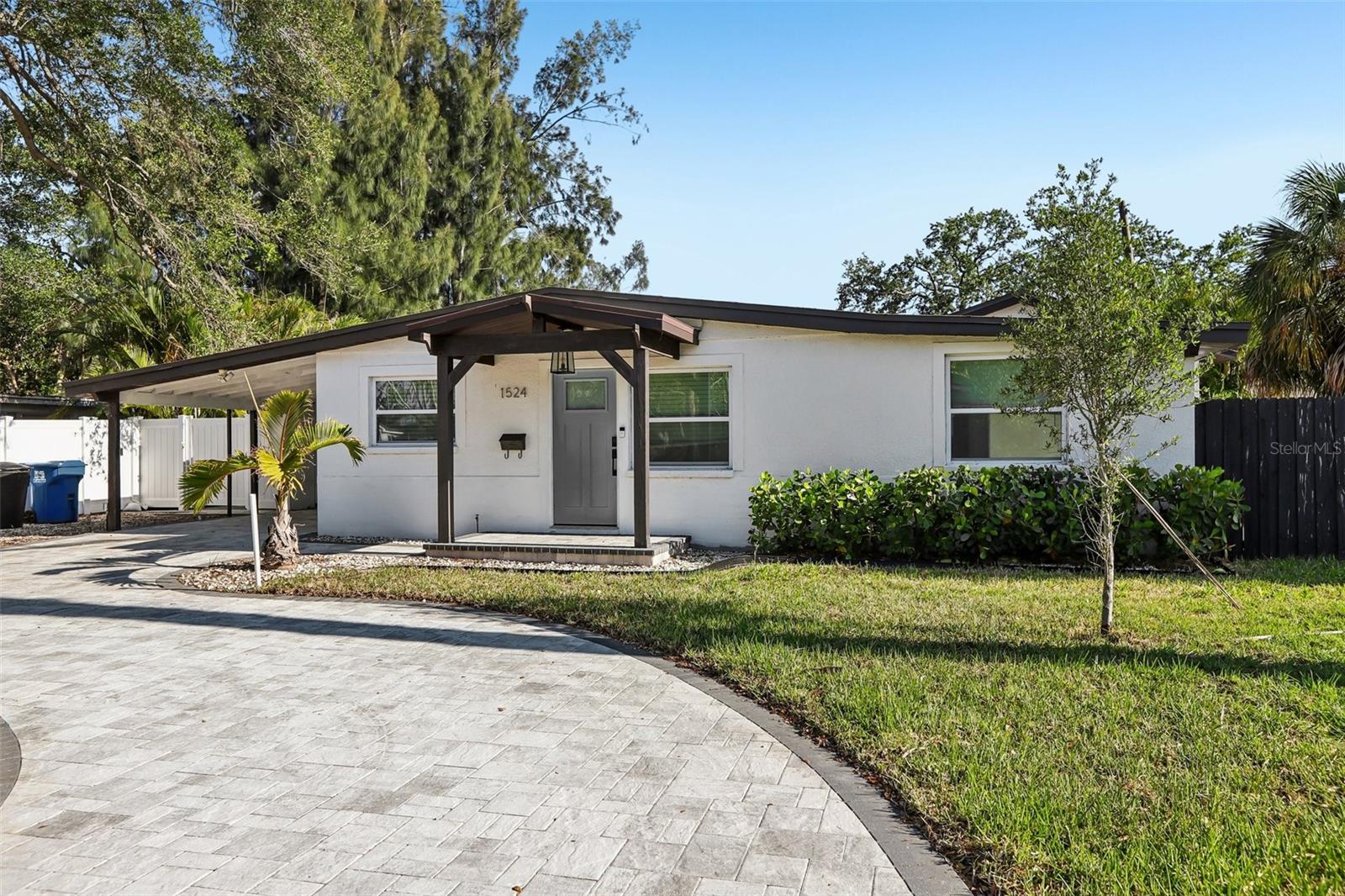 1524 CONNECTICUT AVENUE NE