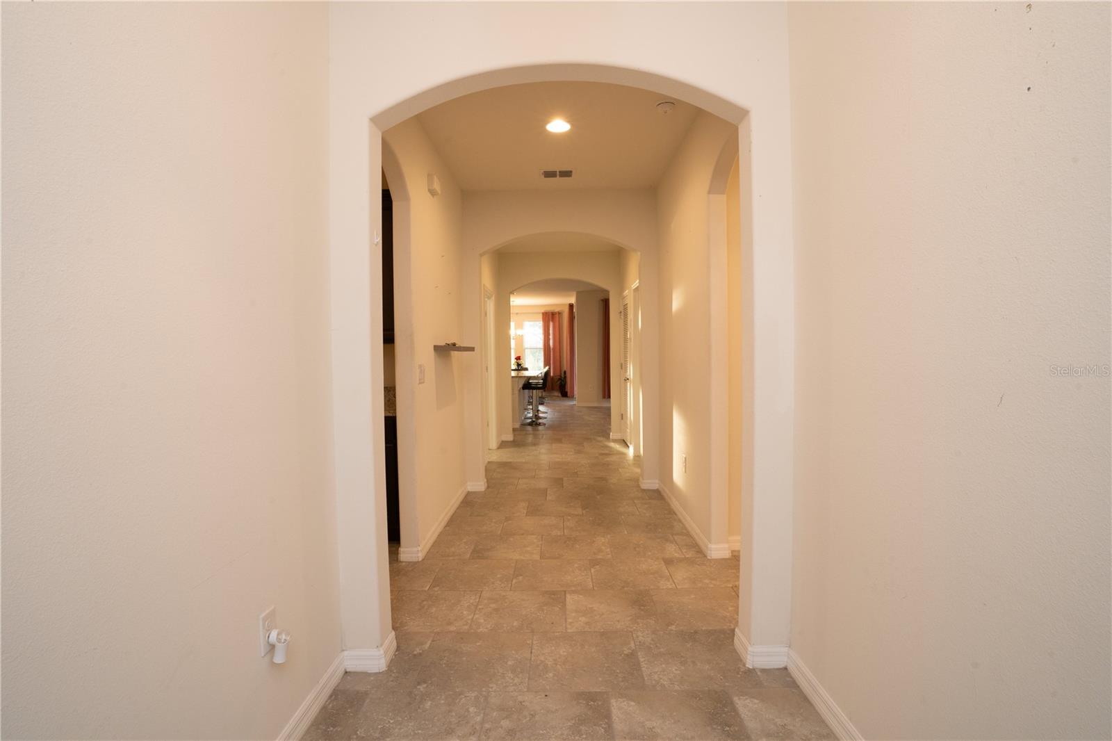 4004 PRIMA LAGO CIRCLE