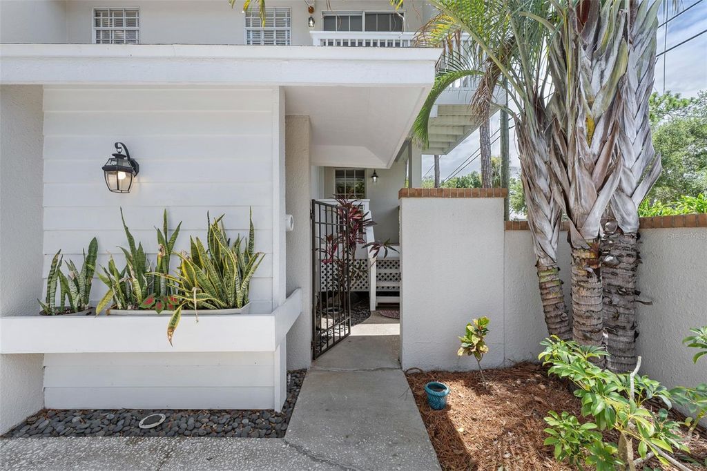 Photo of 5116 Bayshore Boulevard, Tampa, FL 33611 (MLS # TB8530711)