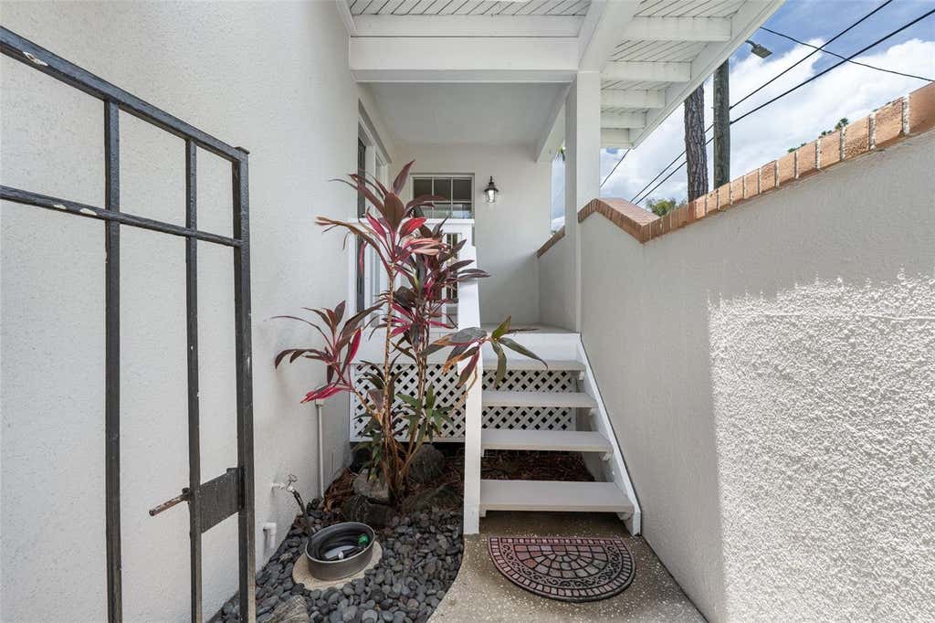 Photo of 5116 Bayshore Boulevard, Tampa, FL 33611 (MLS # TB8530711)