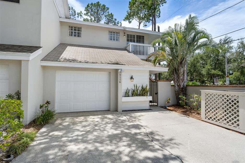 Photo of 5116 Bayshore Boulevard, Tampa, FL 33611 (MLS # TB8530711)