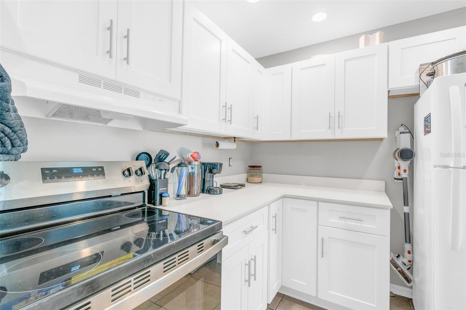 LAKESIDE CONDO APTS - Residential