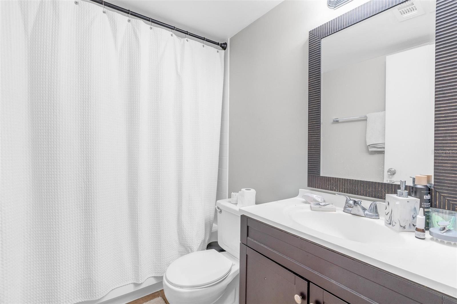 LAKESIDE CONDO APTS - Residential