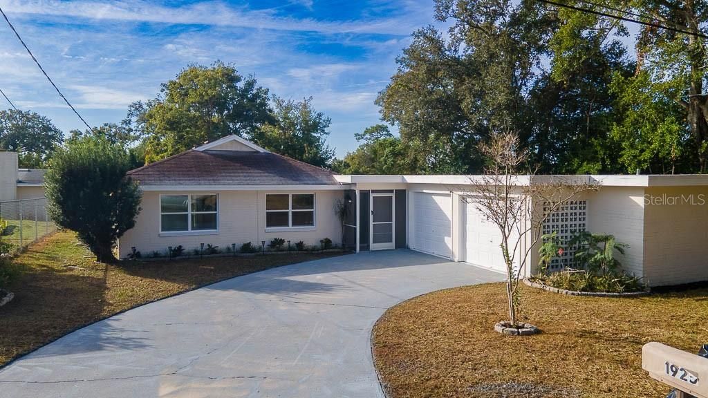 Photo of 1925 John Arthur Way, Lakeland, FL 33803 (MLS # GC535894)